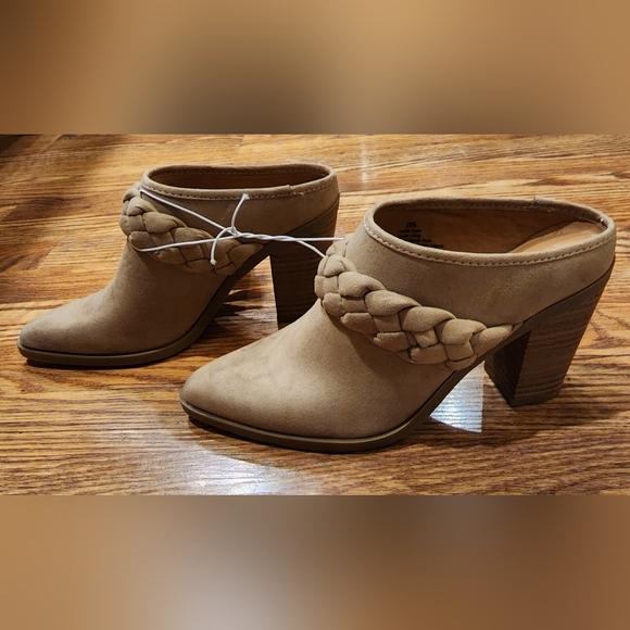NEW Universal Thread Faux Suede Booties Women's Size 6.5 - Picture 2 of 11